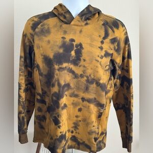 LULULEMON Textured Tech Hoodie - Diamond Dye Gold Spice Black

Men’s Small